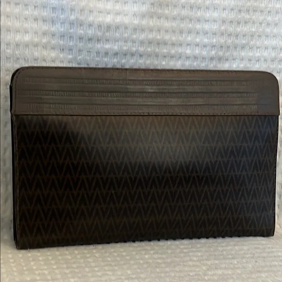 Mario Valentino Clutch